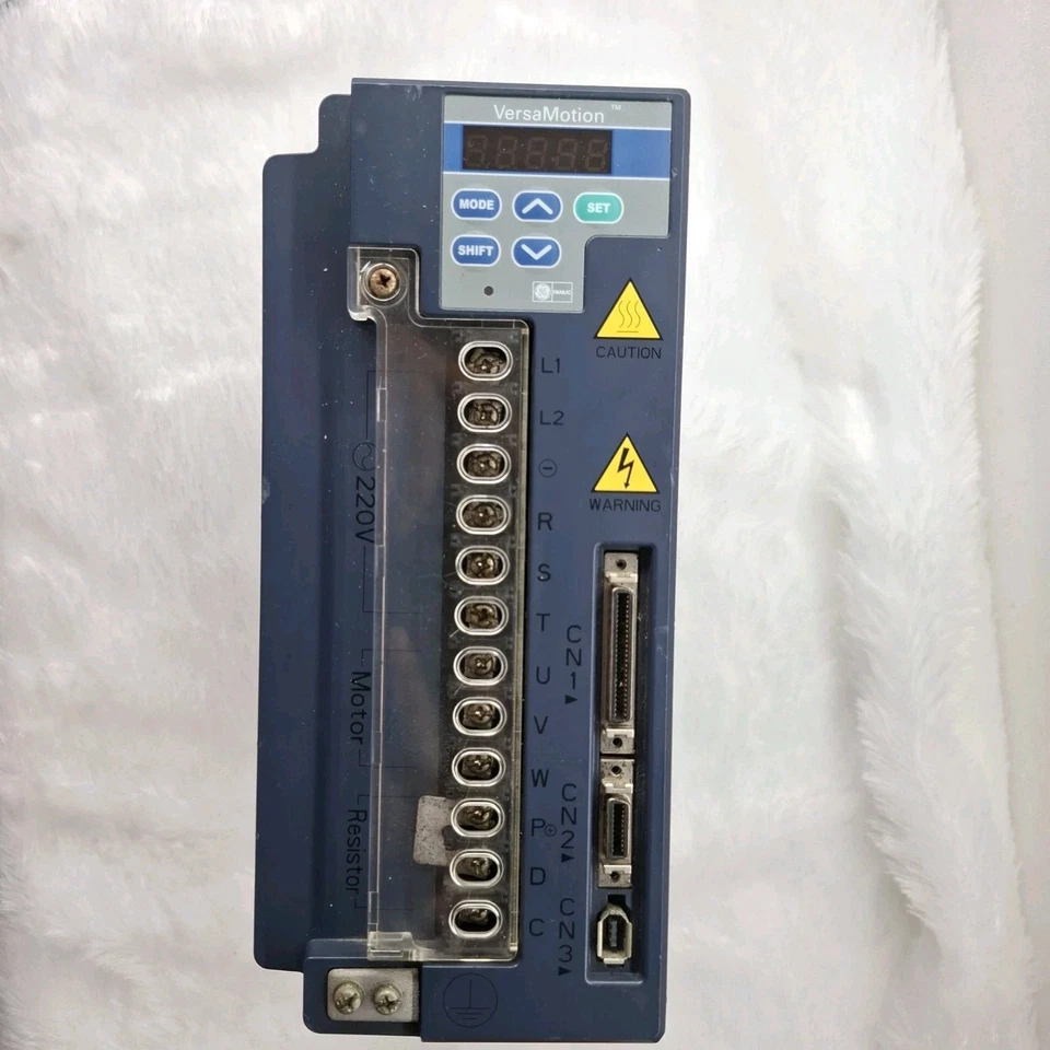 GE FANUC IC800VMA202-BB VersaMotion SERVO DRIVE 200-230V 3PH 50/60Hz FAST SHIP